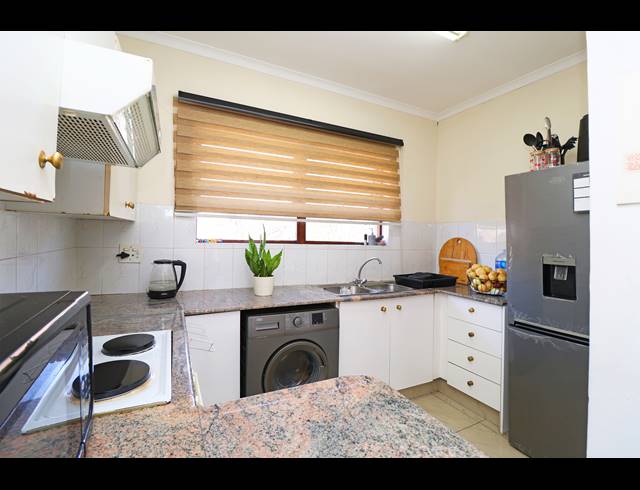 1 BEDROOM APARTMENT FOR SALE IN OAKLANDS